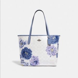*LAST DAY (Returning to Coach tomorrow)* City Tote Signature Canvas Kaffe Print